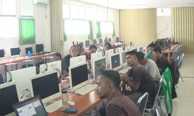 Pelatihan smart patrol di laboratorium komputer SMAN 1 Pontianak digelar oleh PRCF Indonesia