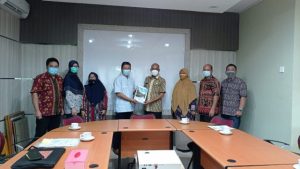 Laporan tahunan PRCF Indonesia diserahkan ke Kadis LHK Kalbar