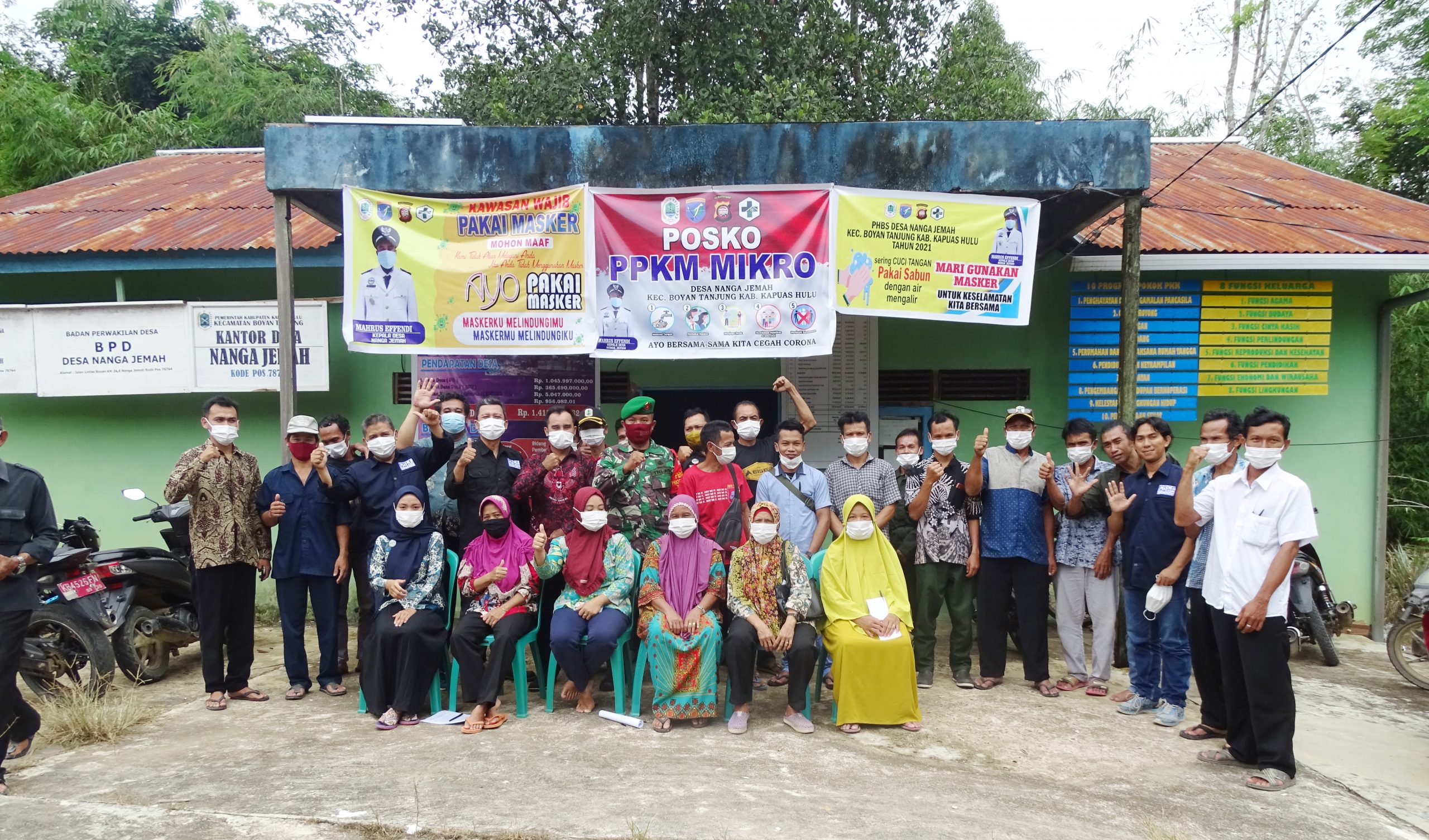 Warga Nanga Jemah saat menyatakan dukungan pada program pengembangan pembiayaan alternatif