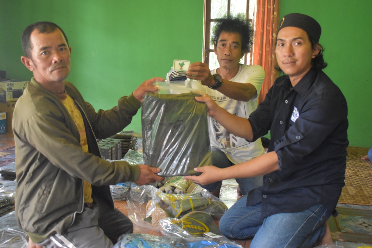 Serah terima peralatan patroli hutan