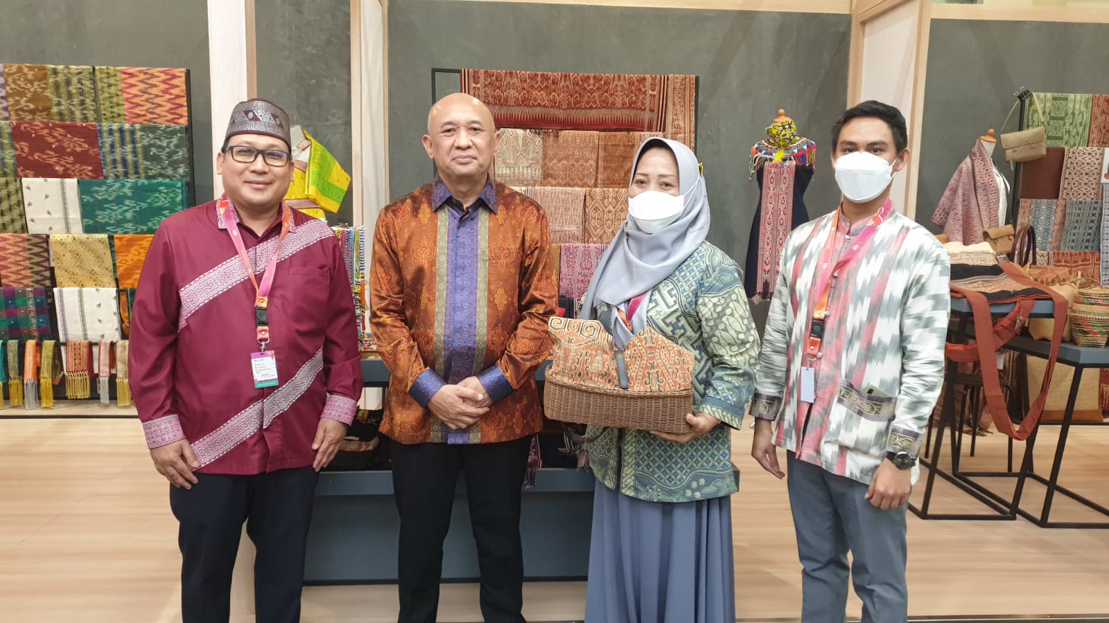 Galeri Kerajinan Tenun Ikat Dayak