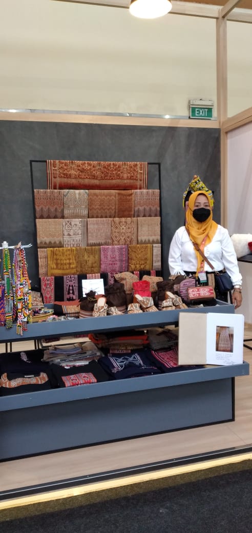 Galeri Kerajinan Tenun Ikat Dayak