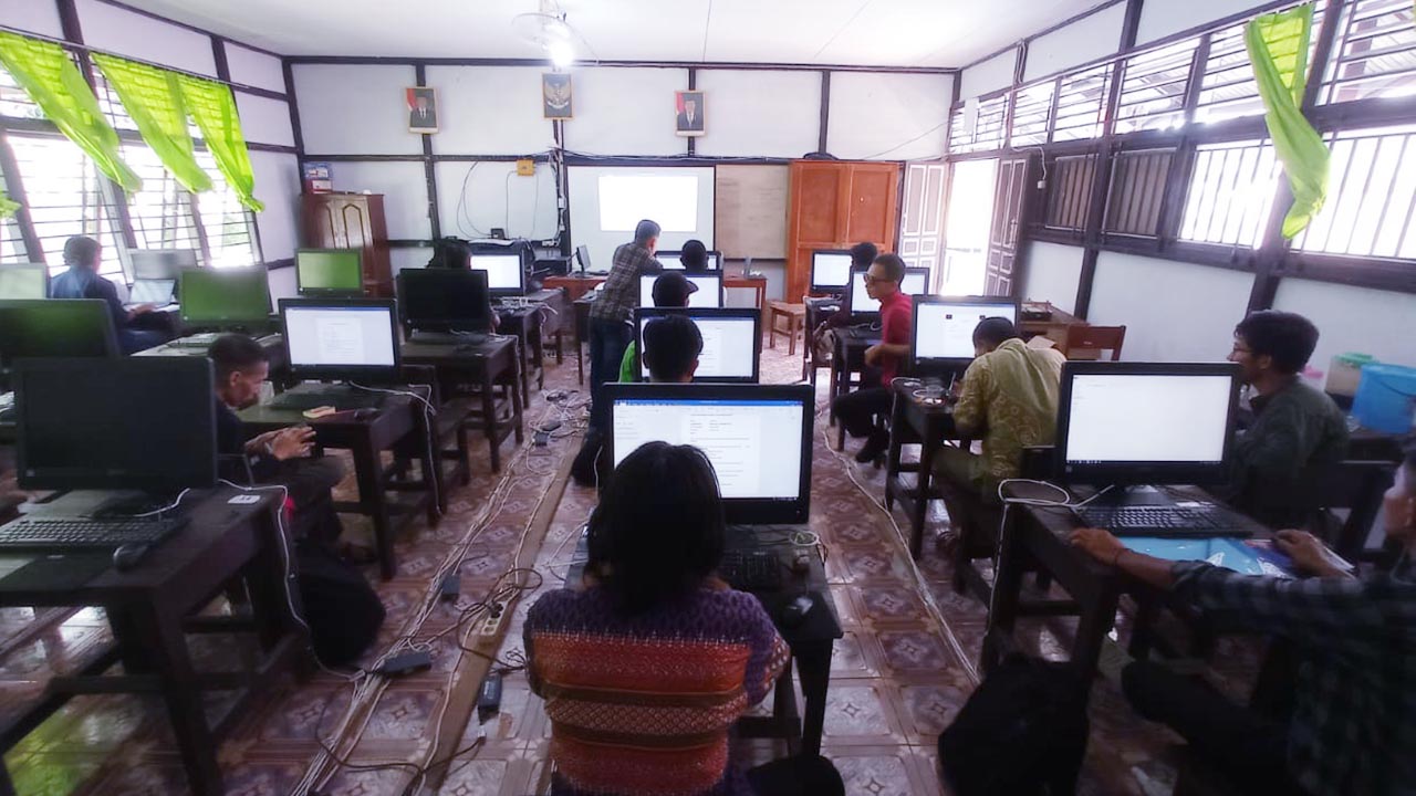 Pelatihan komputer digelar oleh LPHD Bumi Lestari