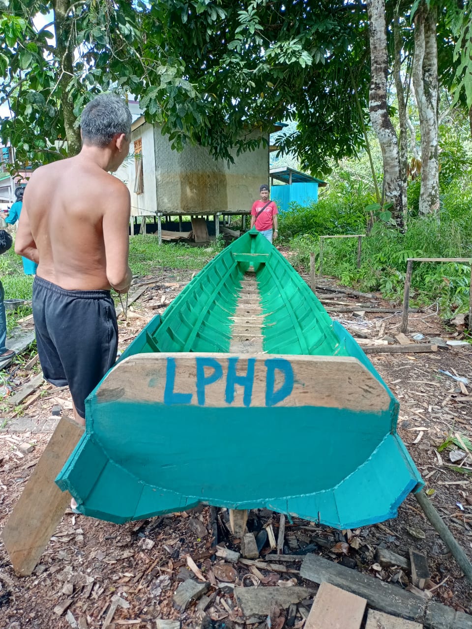 Perahu buatan warga lokal