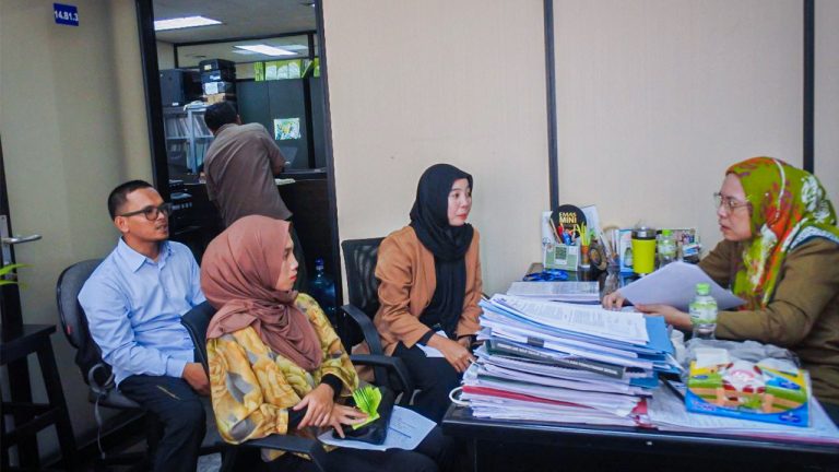 Penyerahan laporan