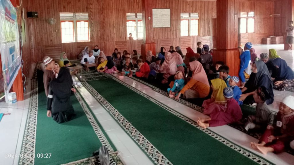 Suasana lomba dalam Pesantren Ramadan yang digelar LPHD Lauk Bersatu dan sekolah PAUD di Masjid Nanga Lauk