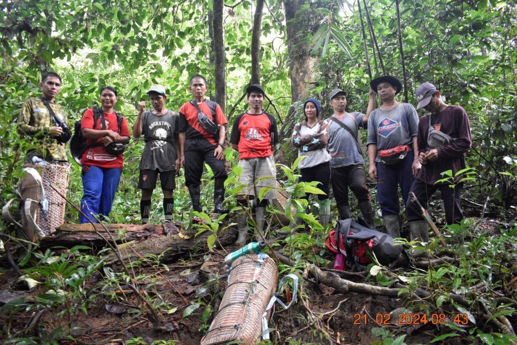 Dua perempuan tangguh dalam Tim Patroli Hutan Desa
