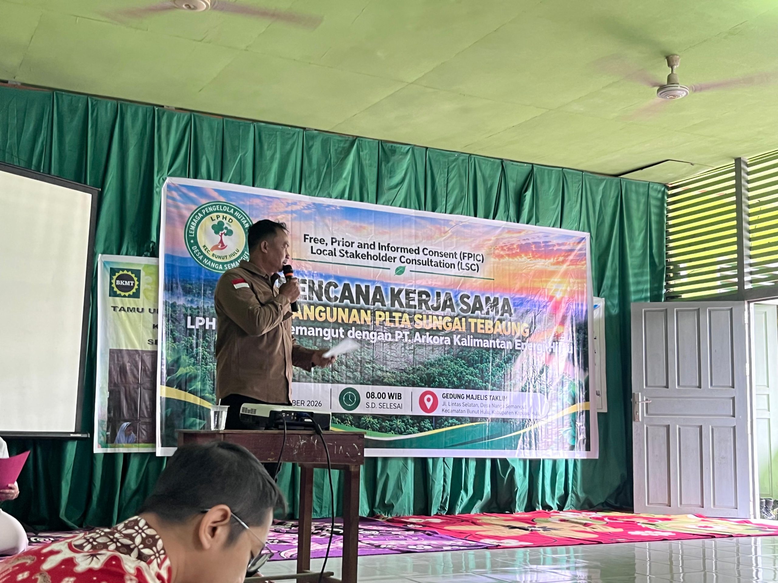 Rencana Pembangunan PLTA Sungai Tebaung Dibahas melalui FPIC di Nanga Semangut